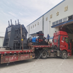 1000*700液壓對(duì)輥制砂機(jī)，1210反擊破發(fā)往四川