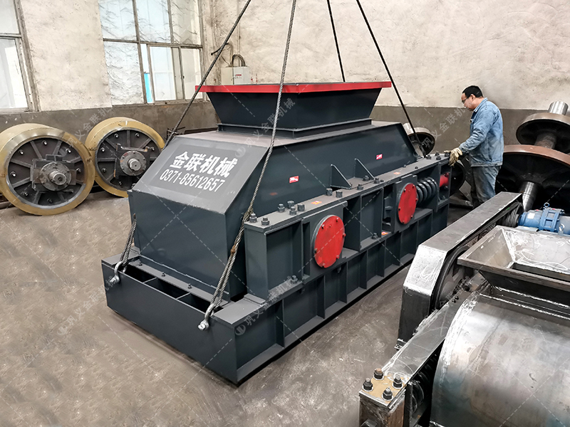 處理玄武巖、鵝卵石成沙的小型對輥制砂機(jī)產(chǎn)量多大？