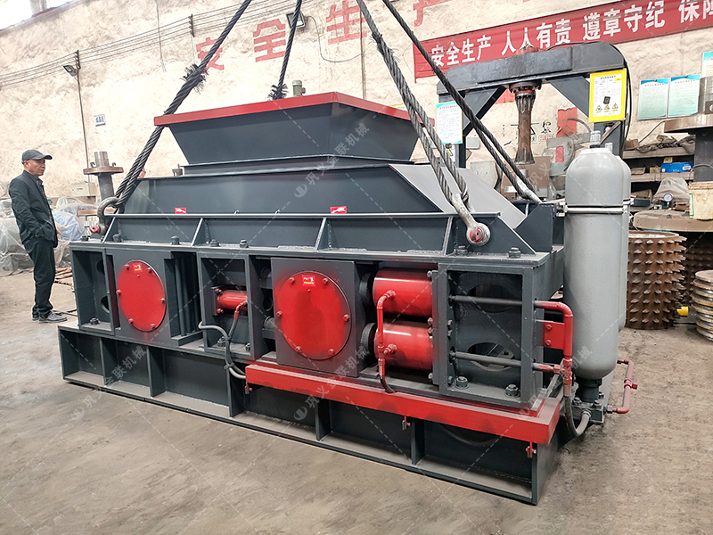 2PGY1208大型液壓對輥制砂機(jī)發(fā)貨 發(fā)往吉林