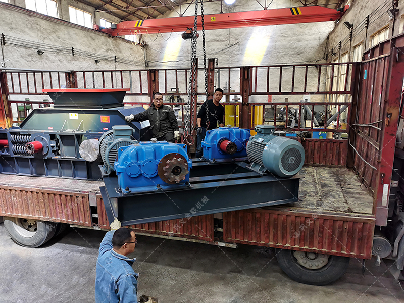 2PG1200x800大型對輥制砂機發貨 發往廣東