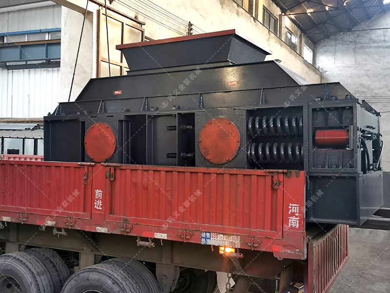 大型鵝卵石破碎機(jī)設(shè)備發(fā)貨 兩臺(tái)破碎機(jī)發(fā)往新疆