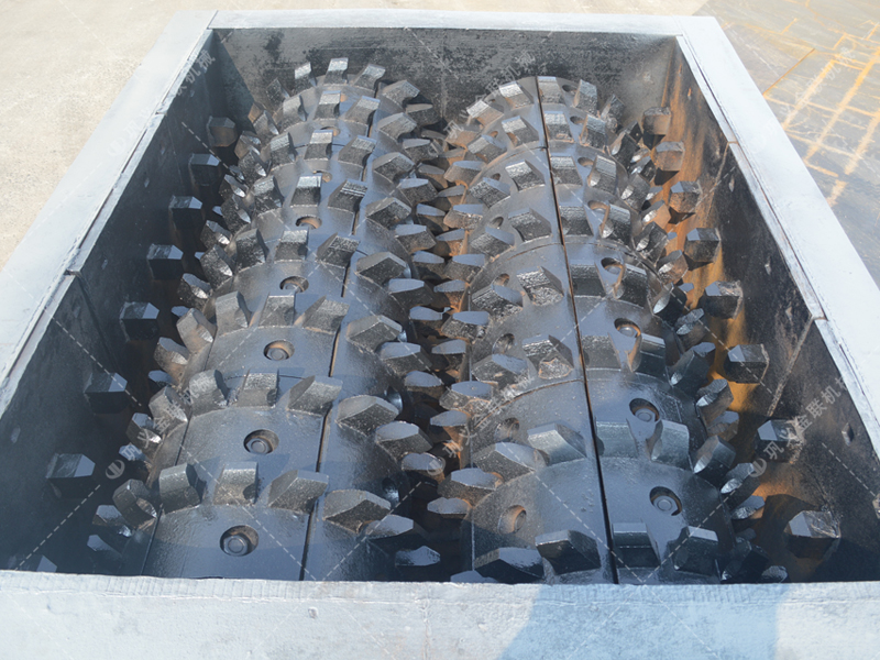 大型強力分級雙齒輥破碎機發貨圖片_發往山東_破碎煤炭