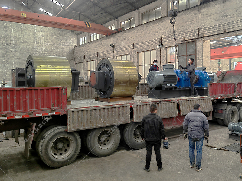 對(duì)輥破碎機(jī)總成發(fā)貨圖片_發(fā)往安徽阜陽