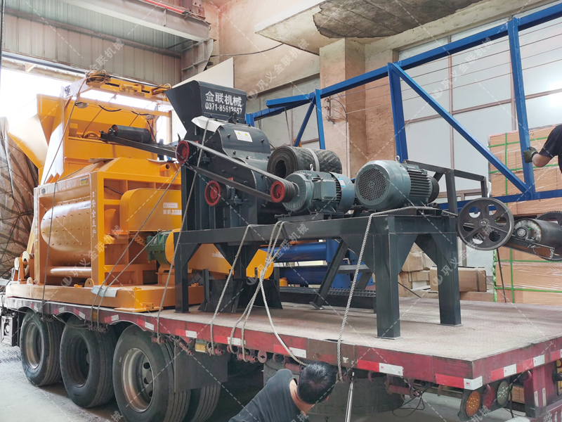 小型雙級粉碎機(jī)發(fā)貨圖片_發(fā)往山東煙臺_破碎粉煤灰