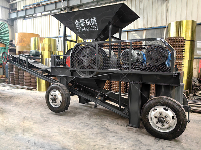 2PG小型移動對輥破碎機發貨現場圖片_發往江西撫州