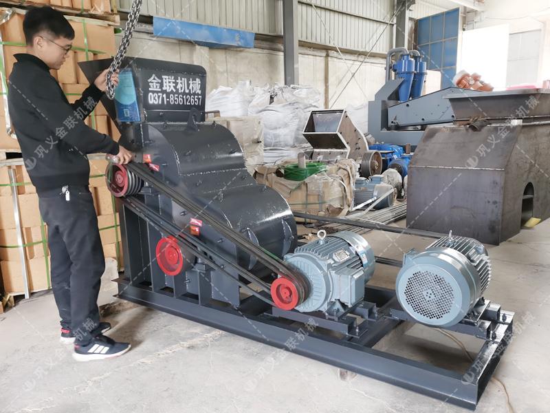 46小型雙級粉碎機發貨圖片_發往山西朔州_粉碎煤矸石