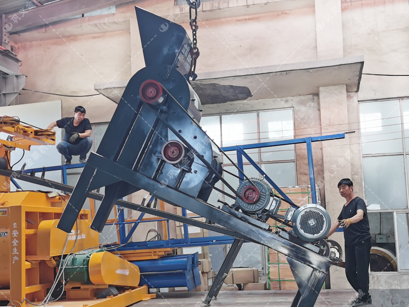 小型雙級粉碎機(jī)生產(chǎn)線發(fā)貨圖片_發(fā)往山東煙臺_粉碎青石