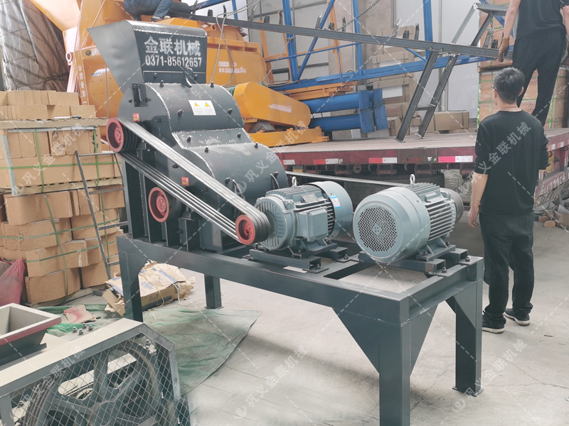 小型雙級粉碎機(jī)生產(chǎn)線發(fā)貨圖片_發(fā)往山東煙臺_粉碎青石