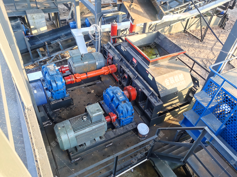 低轉速高壓力對輥制砂機，憑什么成為高品質機制砂的 “粒形守護神”？