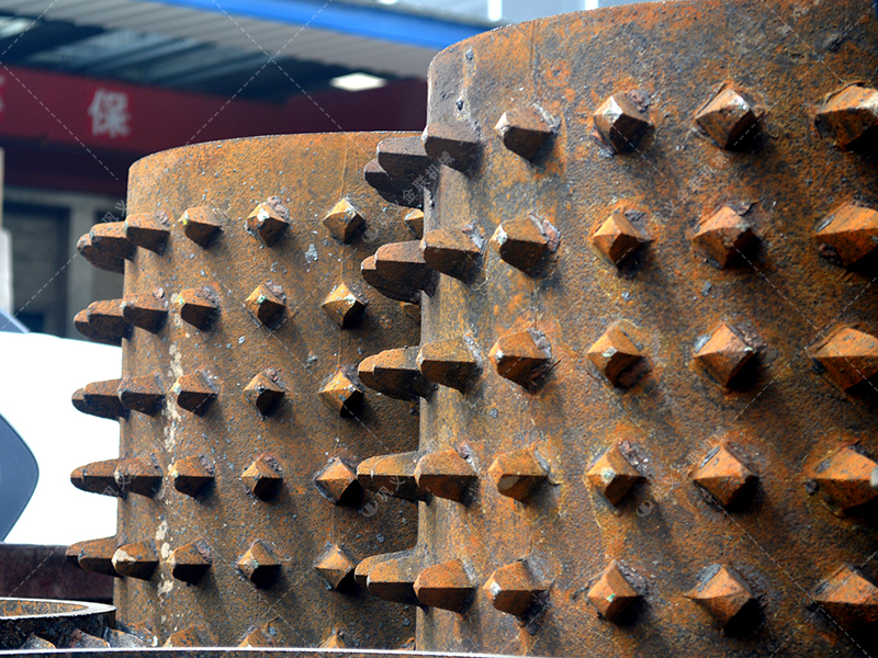 除了價格，選擇雙齒輥破碎機更應關注哪些長期效益指標？